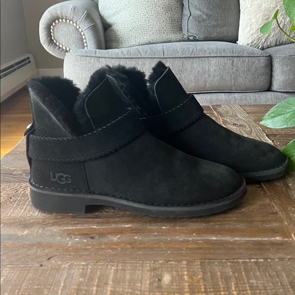 New uggs - Picture 5 of 5